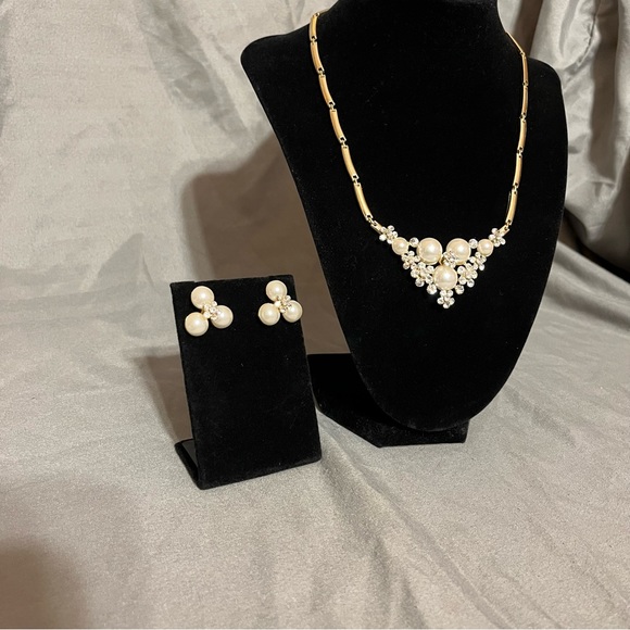 Prom/Special Occasion Necklace and Earrings, Gold with Pearl and Rhinestones - Picture 4 of 16